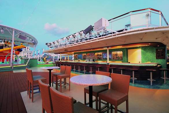 NCL Norwegian Epic Waves Pool Bar, Credit - Rick Diaz Photography.jpeg